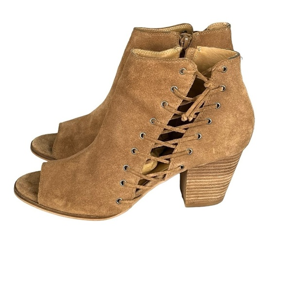 Lucky Brand Hartlee Tan Genuine Suede Heels Size 9 Medium - Picture 1 of 16